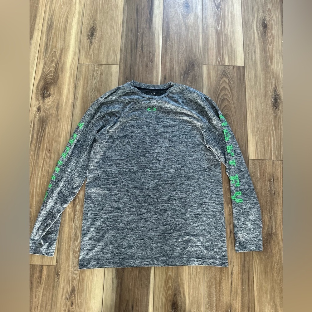 Oakley men’s long sleeve shirt size large